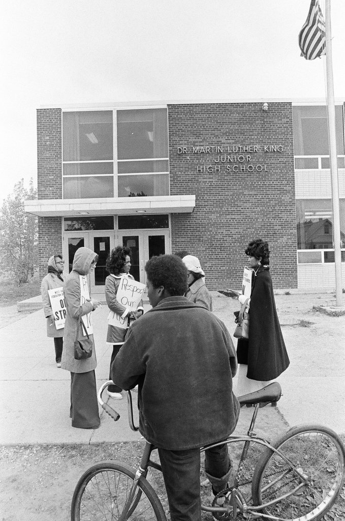 Teachers strike at Martin Luther King Jr. High School - Chicago Sun-Times