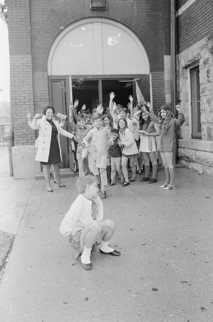 Students celebrate on the last day of classes at Goethe School - Chicago Sun-Times