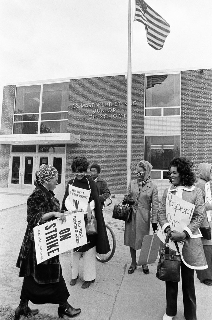 Teachers strike at Martin Luther King Jr. High School - Chicago Sun-Times