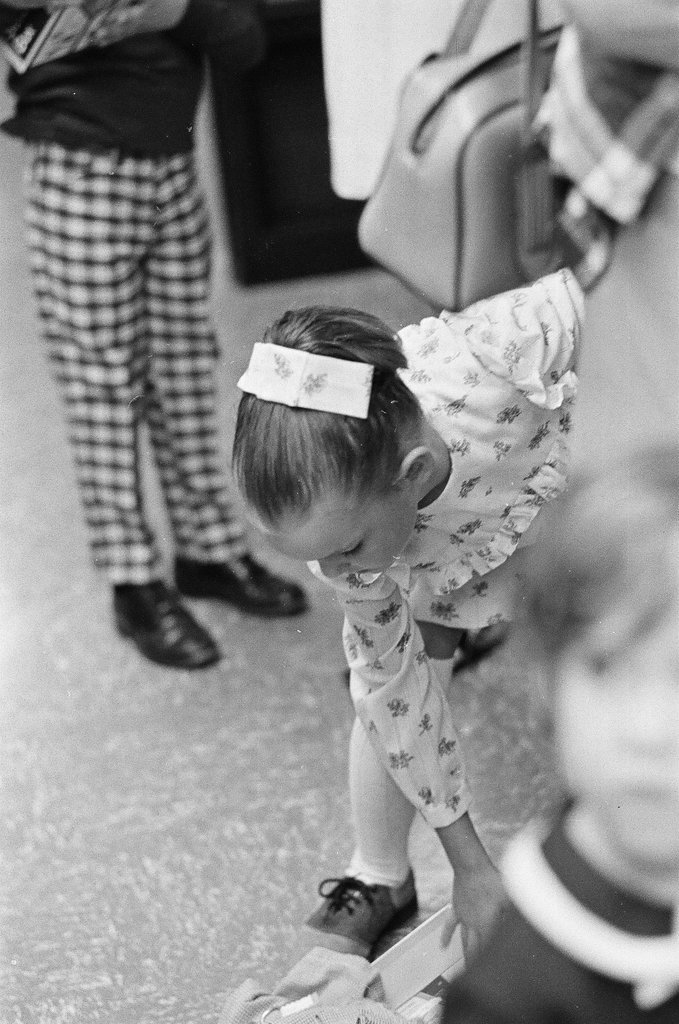 A little girl arrives at Longfellow Elementary School for her first day - Larry Graff for Chicago Sun-Times