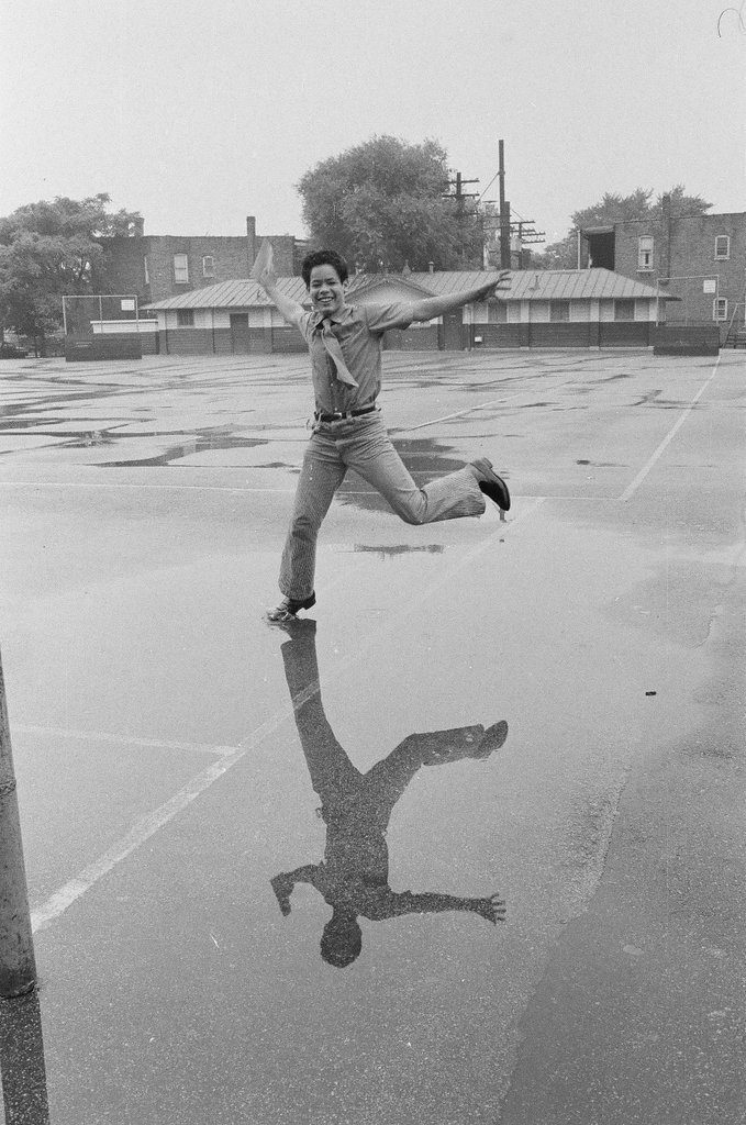 Students celebrate on the last day of classes at Goethe School - Chicago Sun-Times