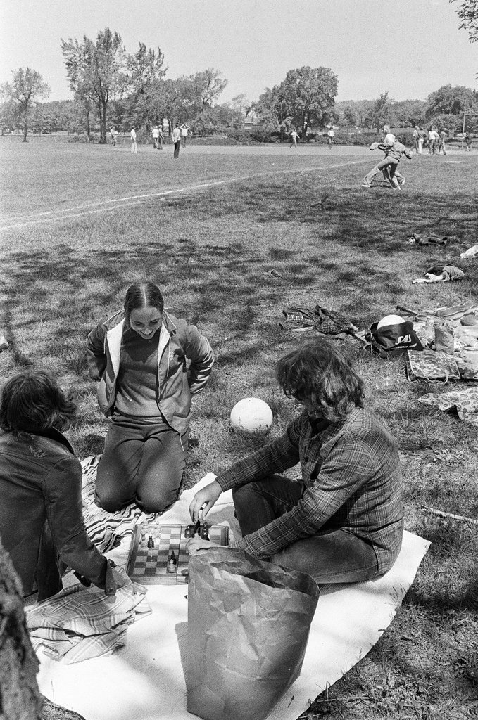 Scenes from Chicago Lawn neighborhood - Perry C. Riddle for Chicago Sun-Times