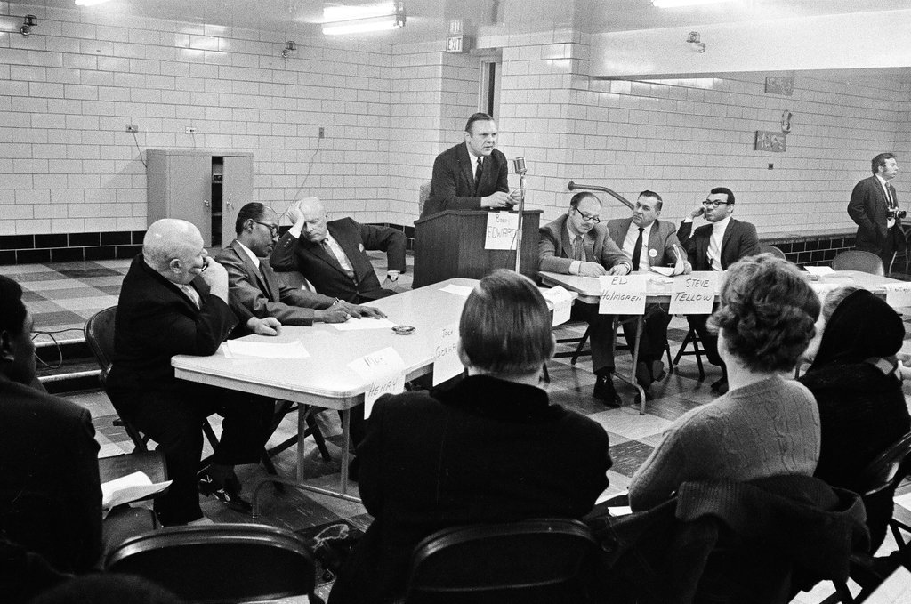 Meeting to discuss fair housing issue - Bob Kotalik for Chicago Sun-Times