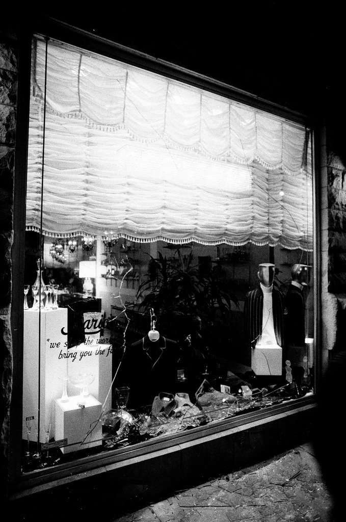 Damage to businesses on Clark Street after riot - Chicago Sun-Times