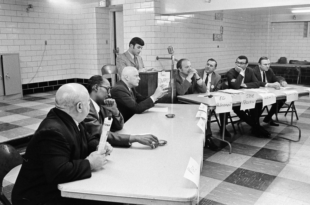 Meeting to discuss fair housing issue - Bob Kotalik for Chicago Sun-Times
