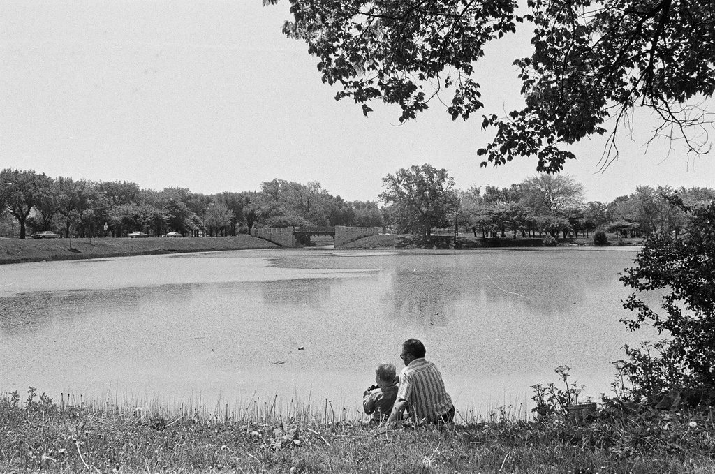 Scenes from Chicago Lawn neighborhood - Perry C. Riddle for Chicago Sun-Times