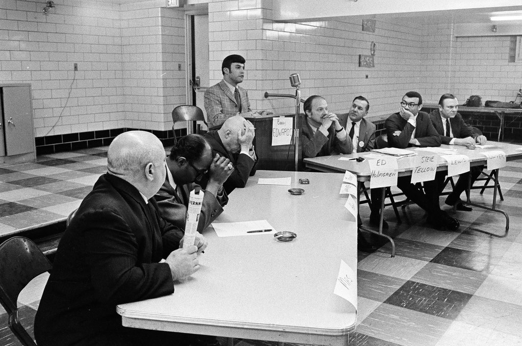 Meeting to discuss fair housing issue - Bob Kotalik for Chicago Sun-Times