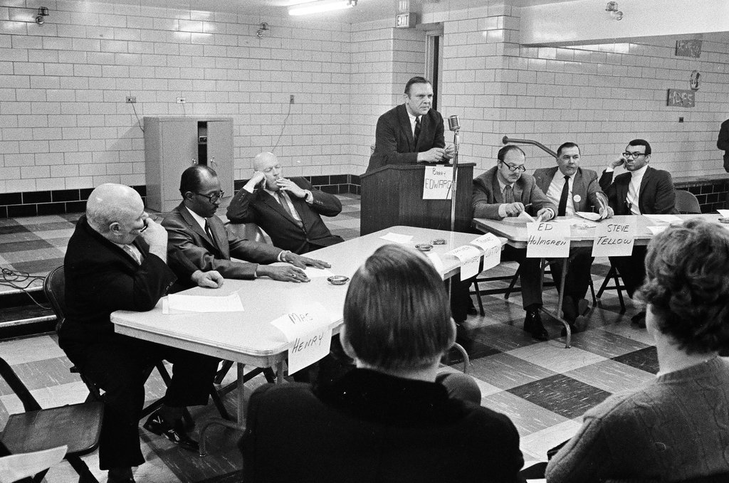 Meeting to discuss fair housing issue - Bob Kotalik for Chicago Sun-Times