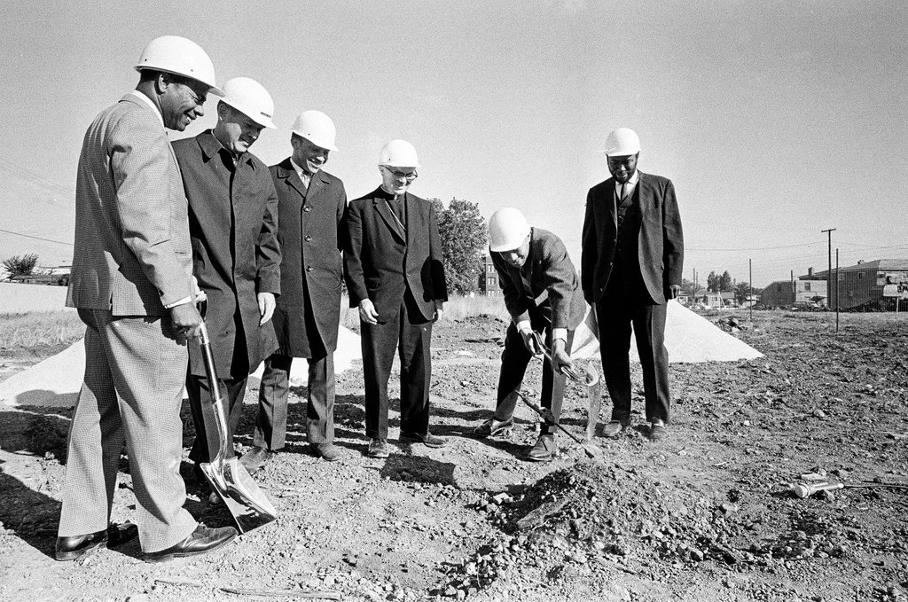 Groundbreaking ceremony for new housing project in North Lawndale - Pete Peters for Chicago Sun-Times
