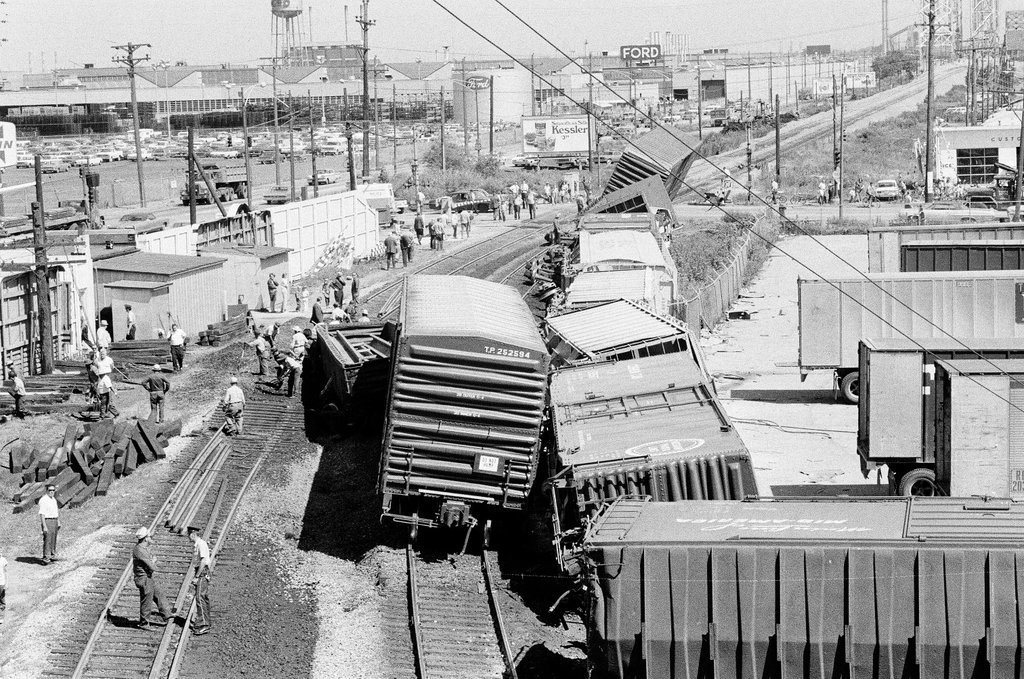 Derailed Erie Lackawanna railway cars - Bob Kotalik for Chicago Sun-Times