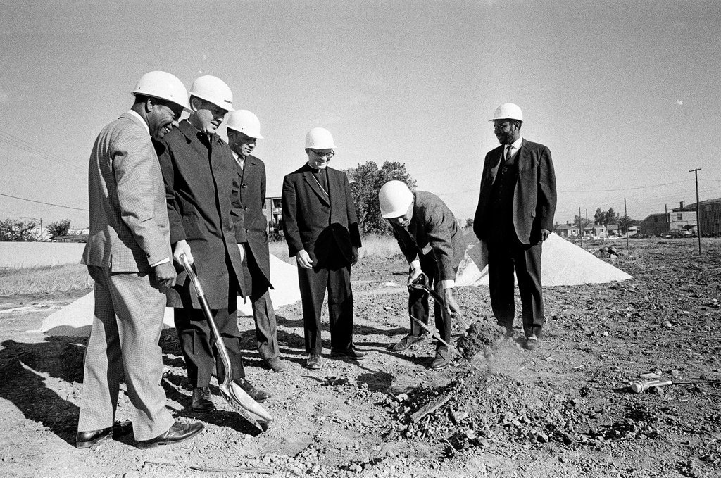 Groundbreaking ceremony for new housing project in North Lawndale - Pete Peters for Chicago Sun-Times
