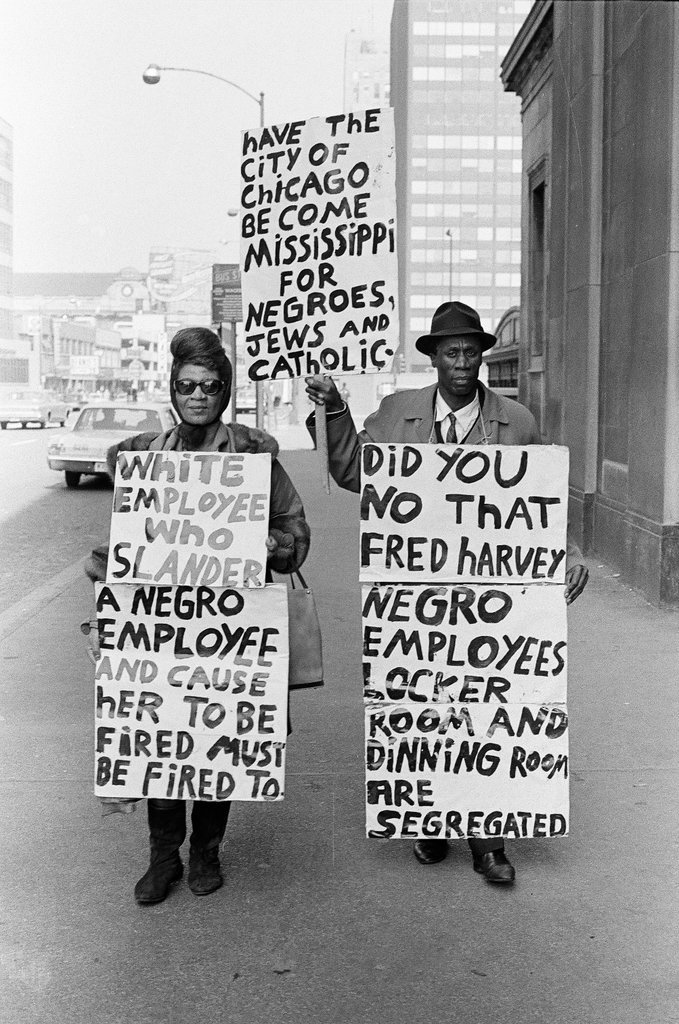 Picketers outside Union Station - Bob Kotalik,James (Jim) Klepitsch for Chicago Sun-Times