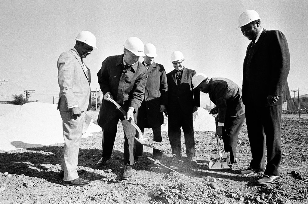 Groundbreaking ceremony for new housing project in North Lawndale - Pete Peters for Chicago Sun-Times