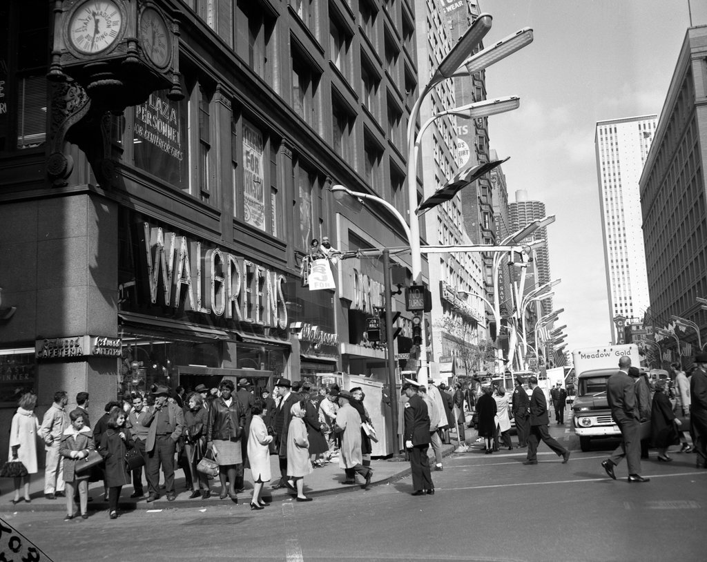 Citizens for Lyndon B. Johnson unravel sign at State and Madison streets - Chicago Sun-Times