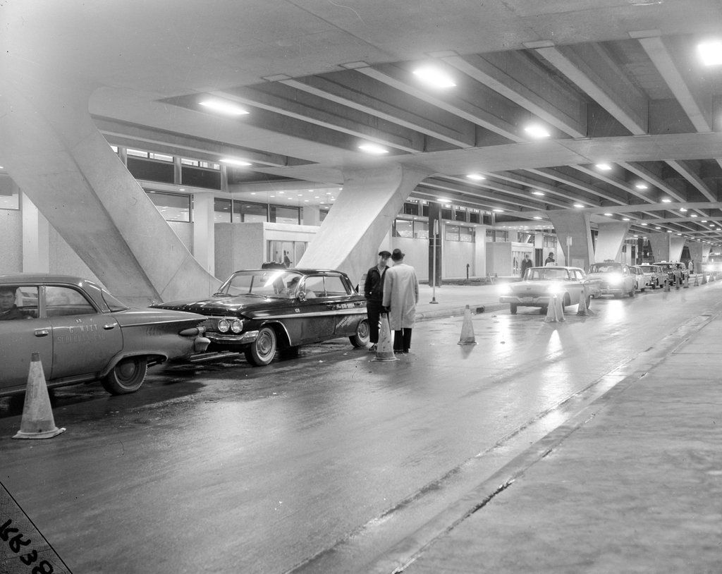 Taxi cab parking at O'Hare Airport - Chicago Sun-Times