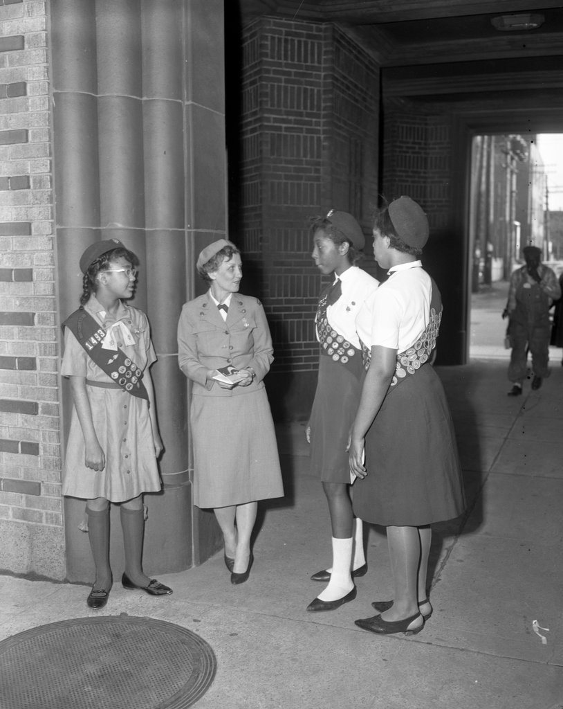 Girl Scouts at the South Side Girl Scout Extension office - Chicago Sun-Times