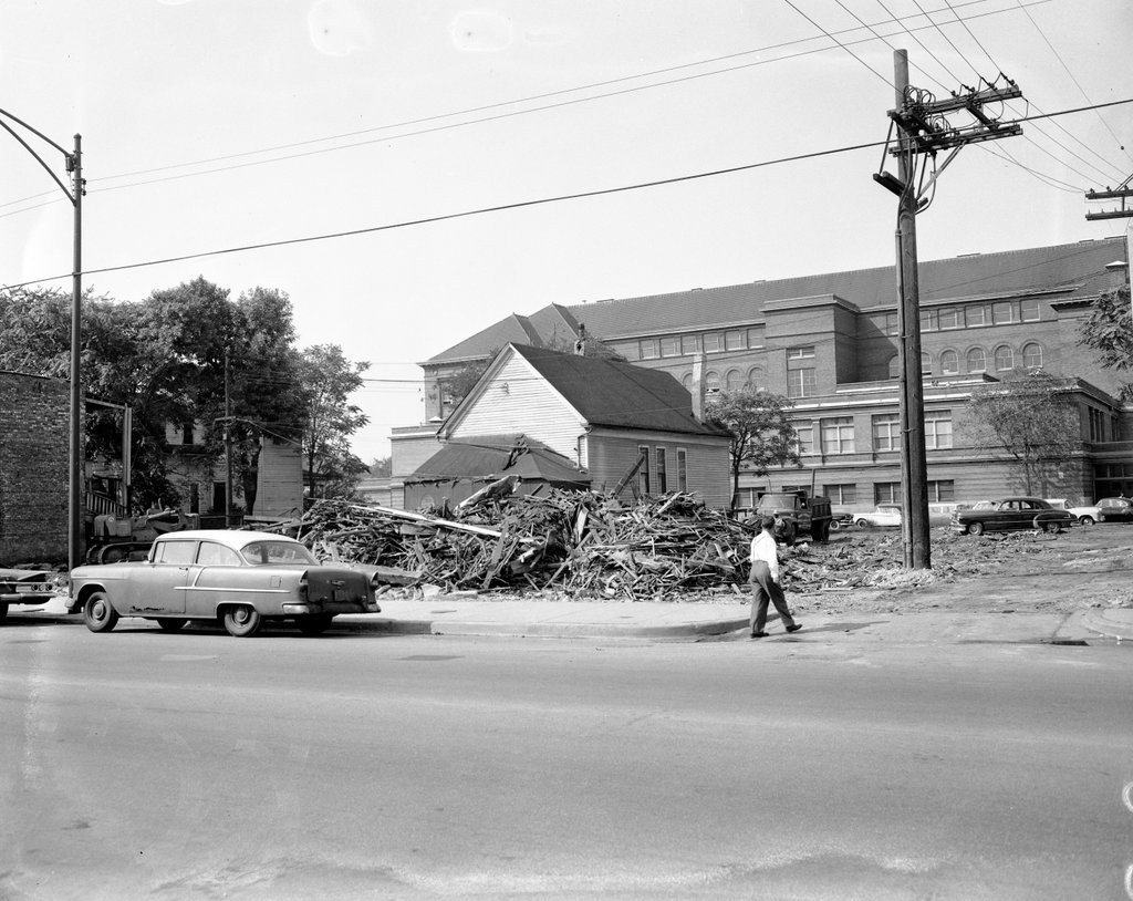 Pile of rubble in Englewood - Chicago Sun-Times