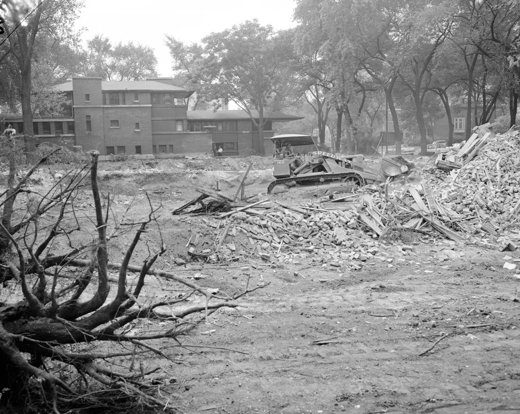 Construction of University of Chicago dormitory behind Robie House - Chicago Sun-Times