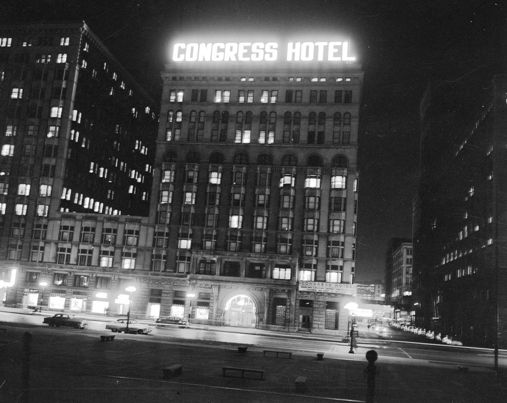 Congress Hotel new neon sign - Chicago Sun-Times