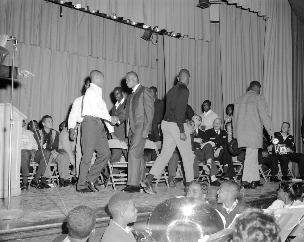 Gayle Sayers speaking at Wendell Phillips High School - Chicago Sun-Times