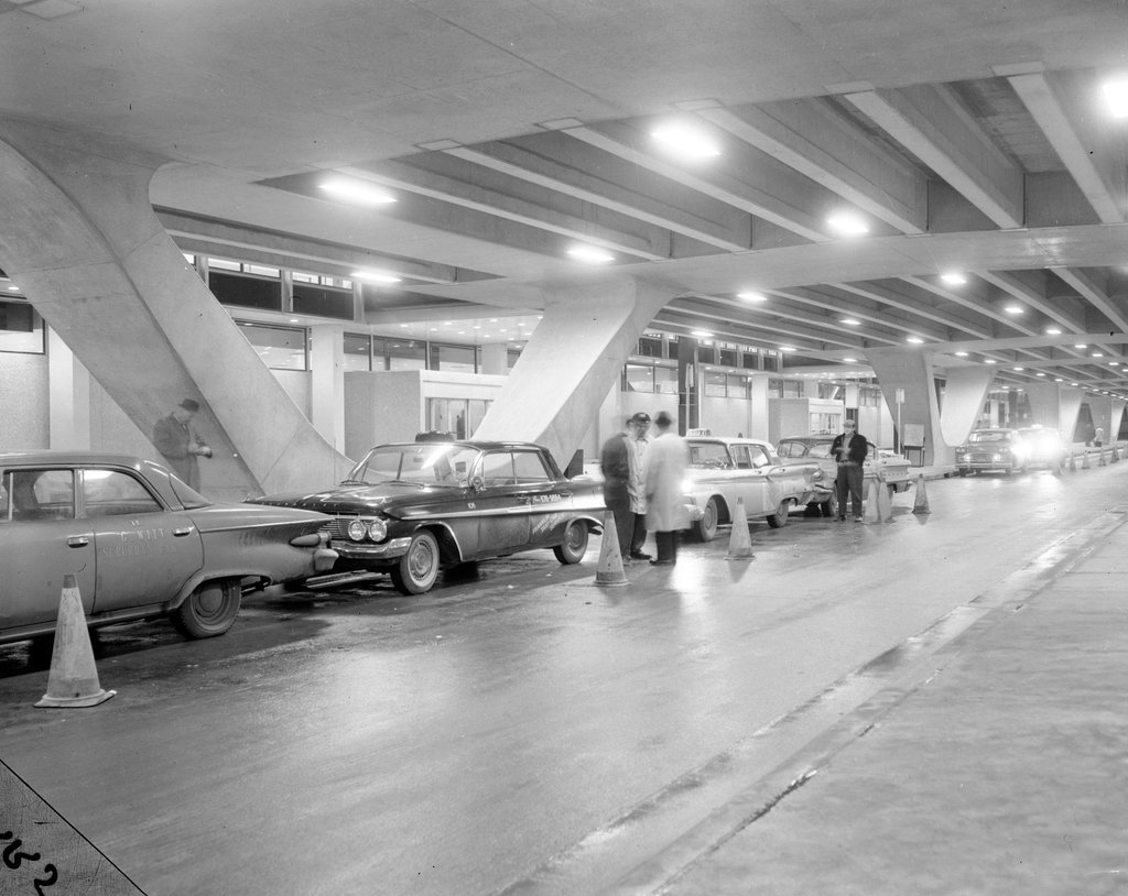 Taxi cab parking at O'Hare Airport - Chicago Sun-Times