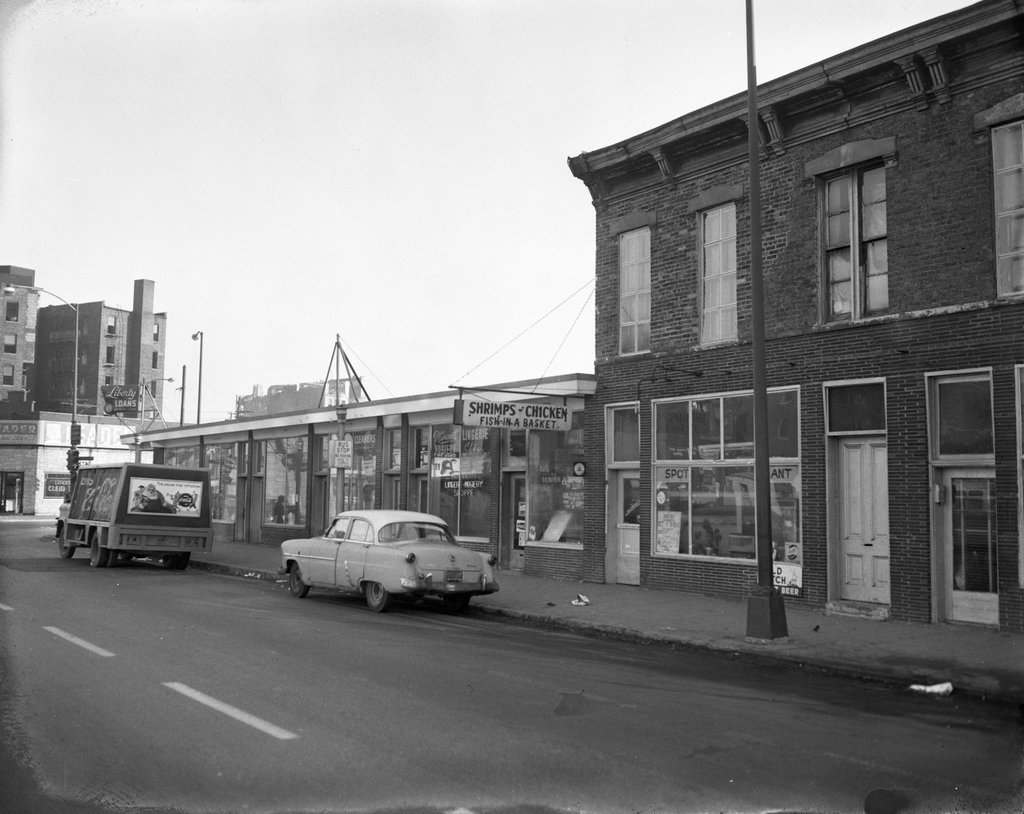 Street scene near Vincennes Avenue - Chicago Daily News
