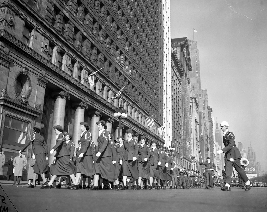 WAC in Armistice Day Parade - Chicago Sun-Times