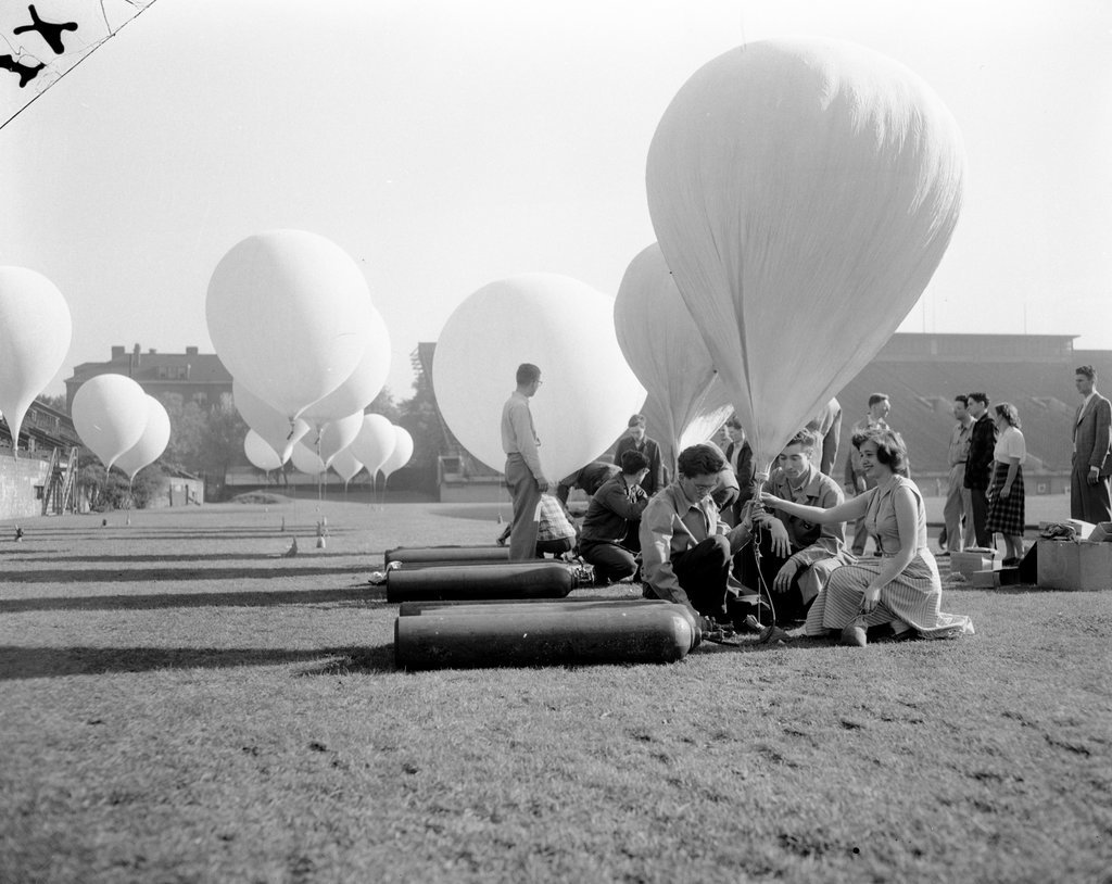 Hydrogen balloons at the University of Chicago - Chicago Sun-Times