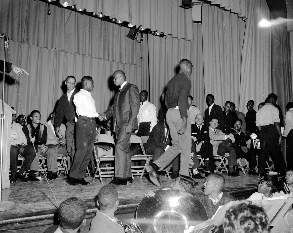 Gayle Sayers speaking at Wendell Phillips High School - Chicago Sun-Times