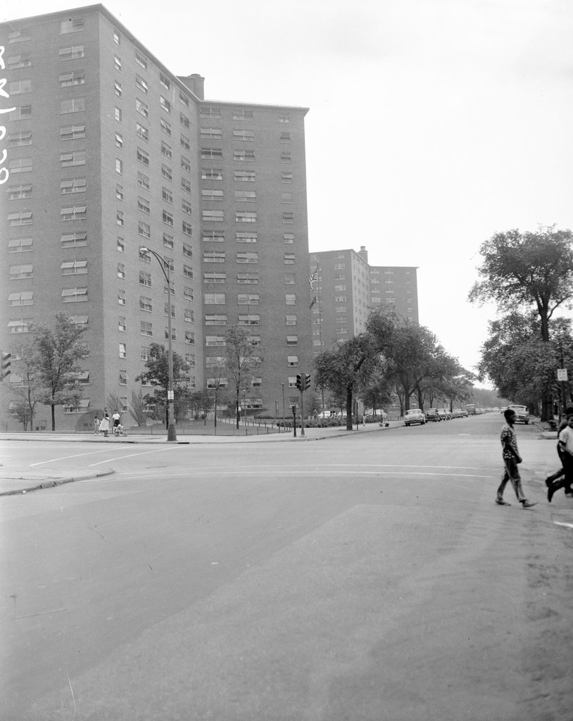 Victor Olander Homes - Chicago Sun-Times