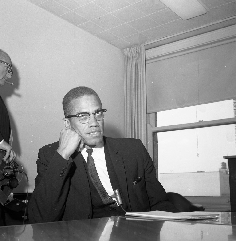 Malcolm X talks to press - Chicago Sun-Times