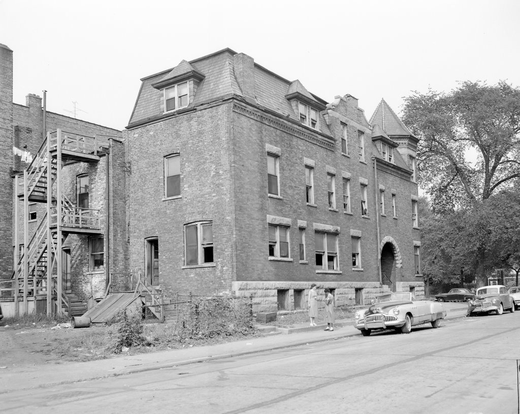 Apartment building on Blackstone Avenue in Hyde Park - Chicago Sun-Times