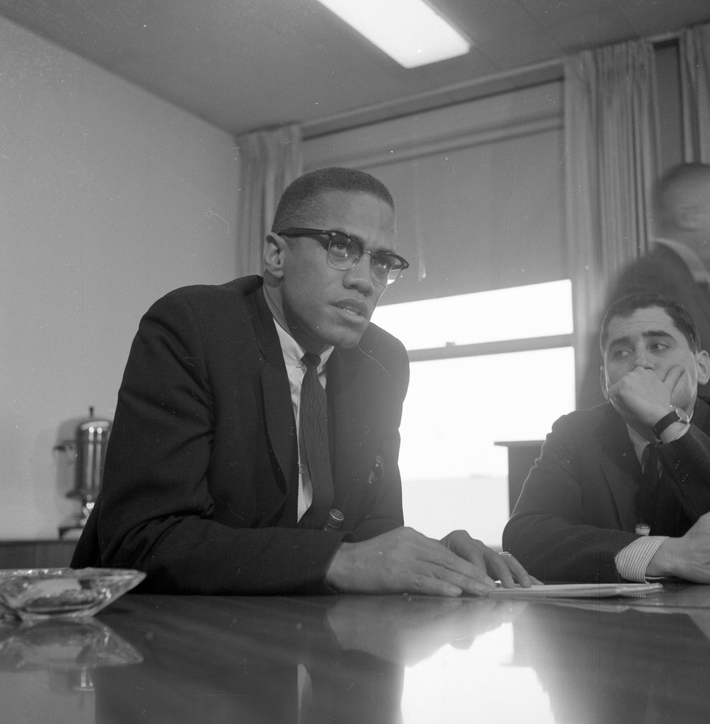Malcolm X talks to press - Chicago Sun-Times
