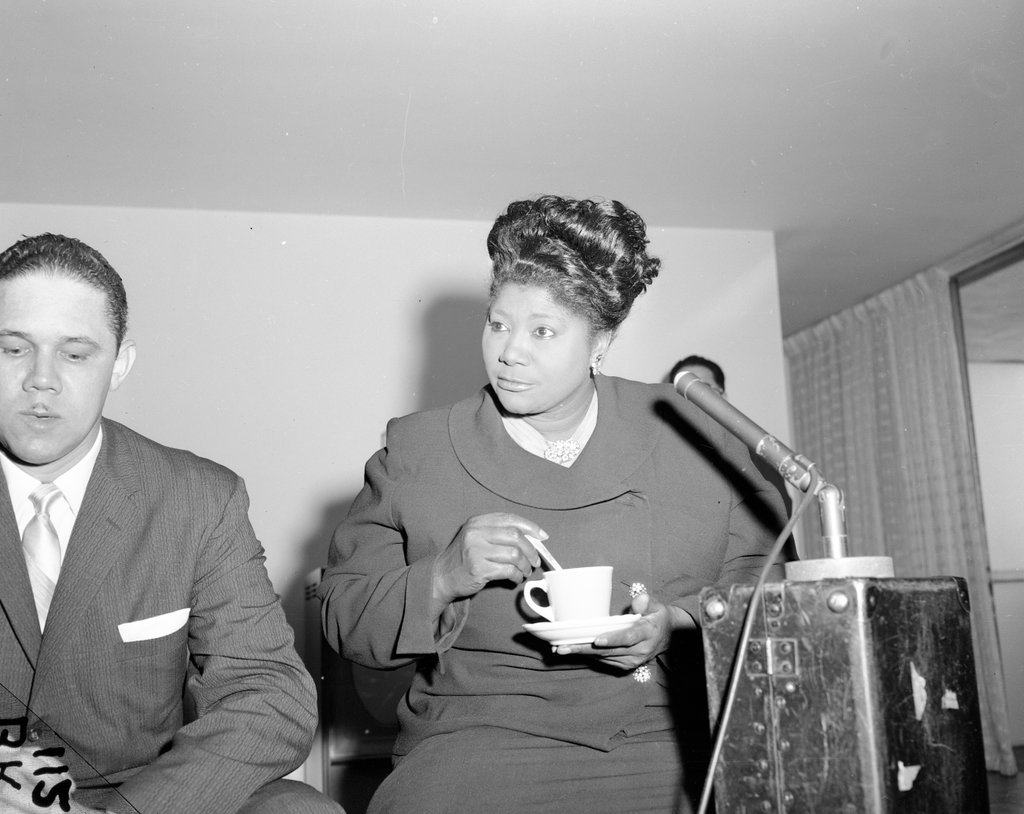 Mahalia Jackson talking to reporters about the National Baptist Convention - Chicago Sun-Times