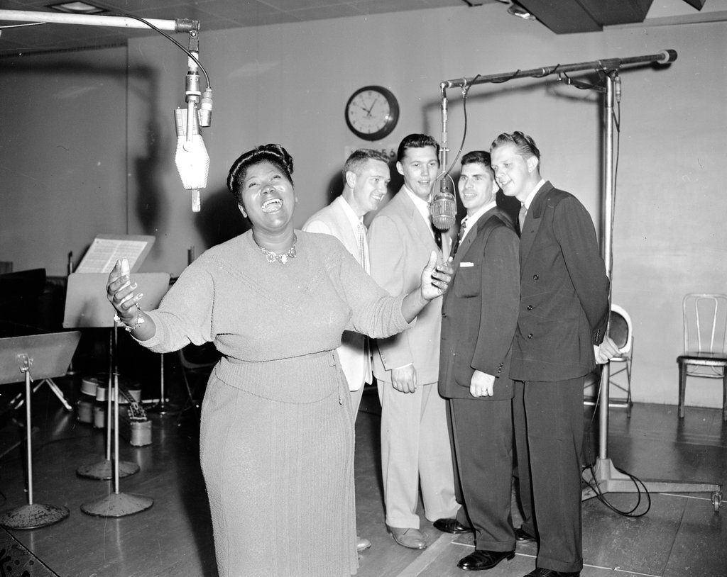 Mahalia Jackson performing with the Jack Halloran Quartet - Chicago Sun-Times