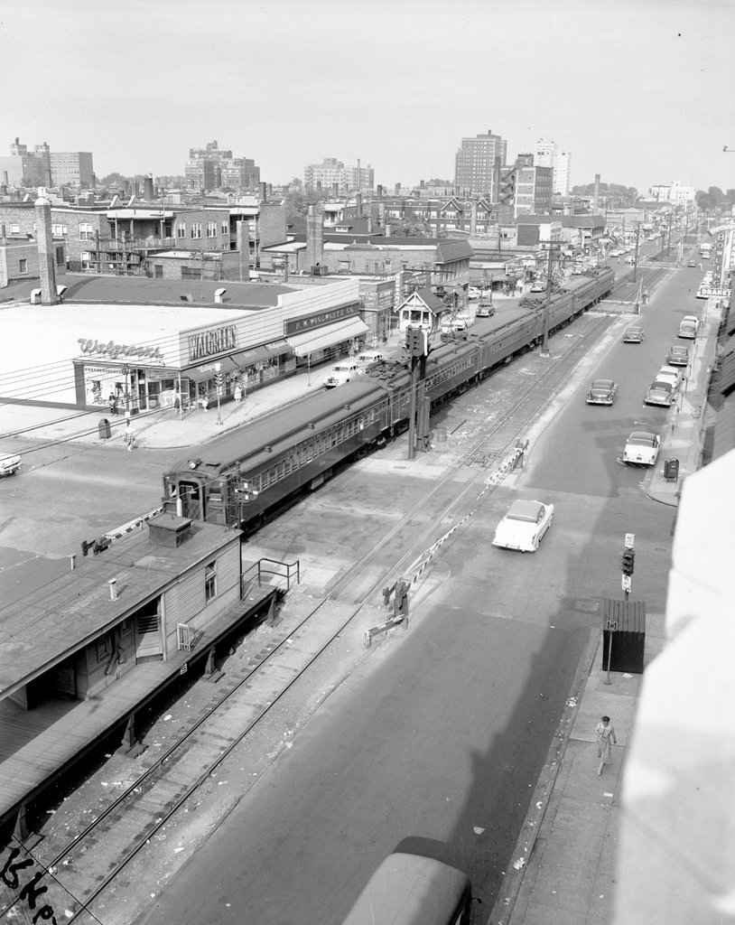 South Shore Line at 71st Street and Jeffery Boulevard - Chicago Sun-Times