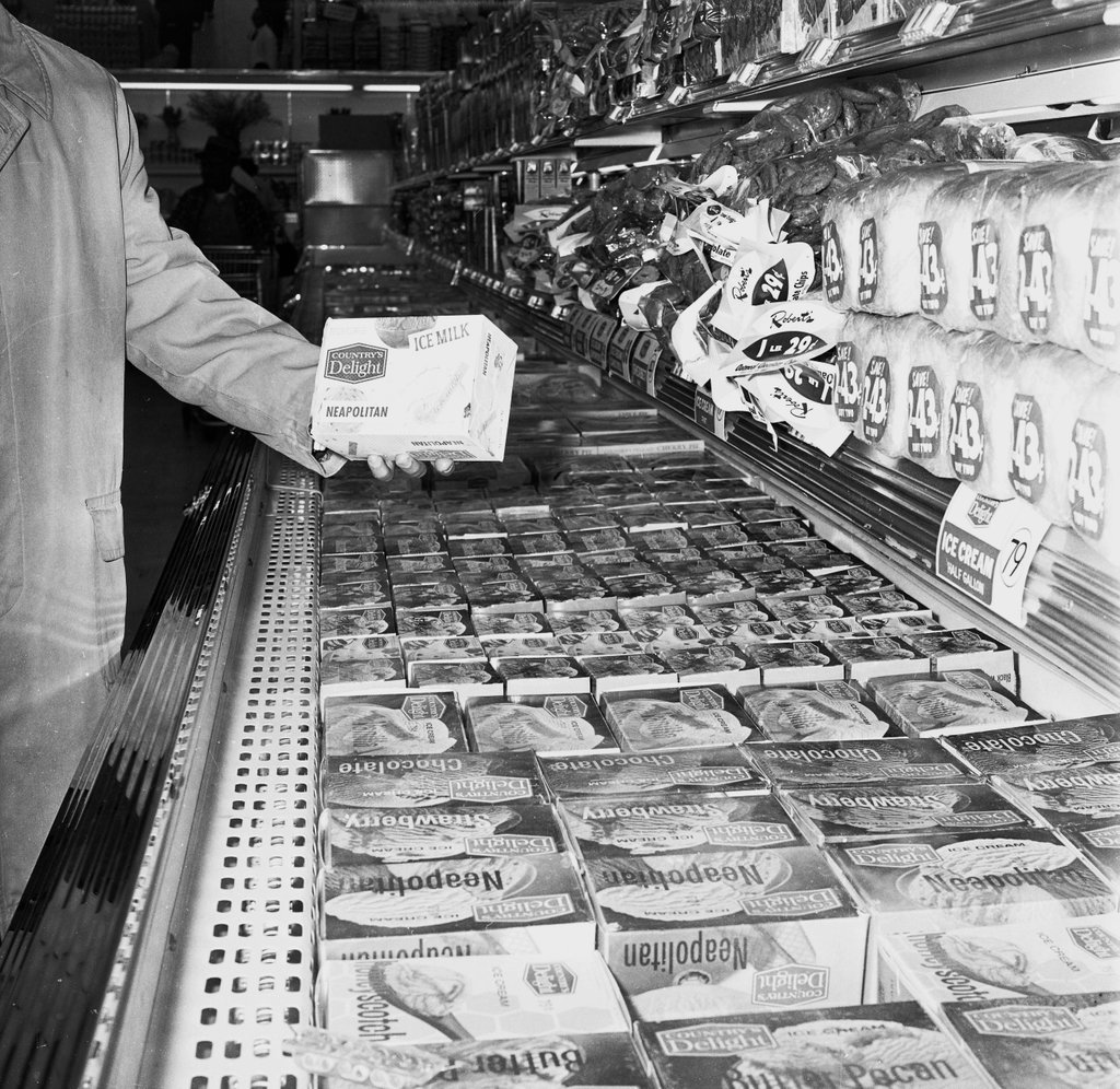 Grand opening of D&S Supermarkets in Chatham - Chicago Sun-Times