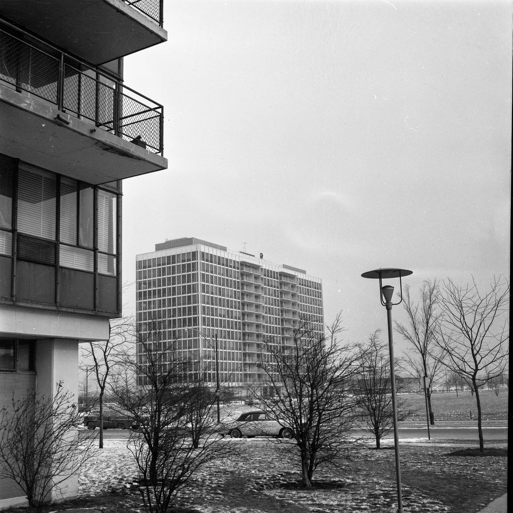 Lake Meadows apartments - Chicago Sun-Times