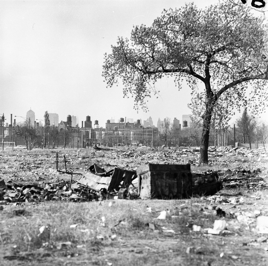 Abandoned lot at 31st Street - Chicago Sun-Times