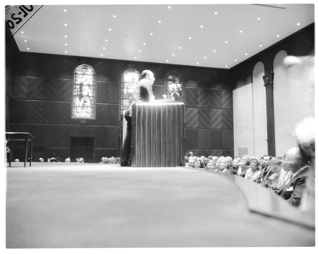Dr. Martin Luther King Jr. speaking at Temple Sholom - Chicago Sun-Times