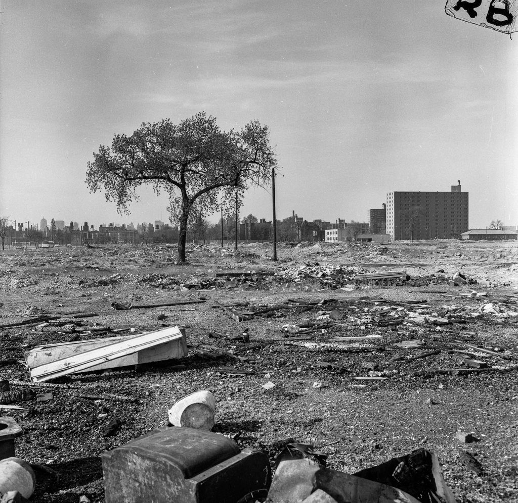 Abandoned lot at 31st Street - Chicago Sun-Times
