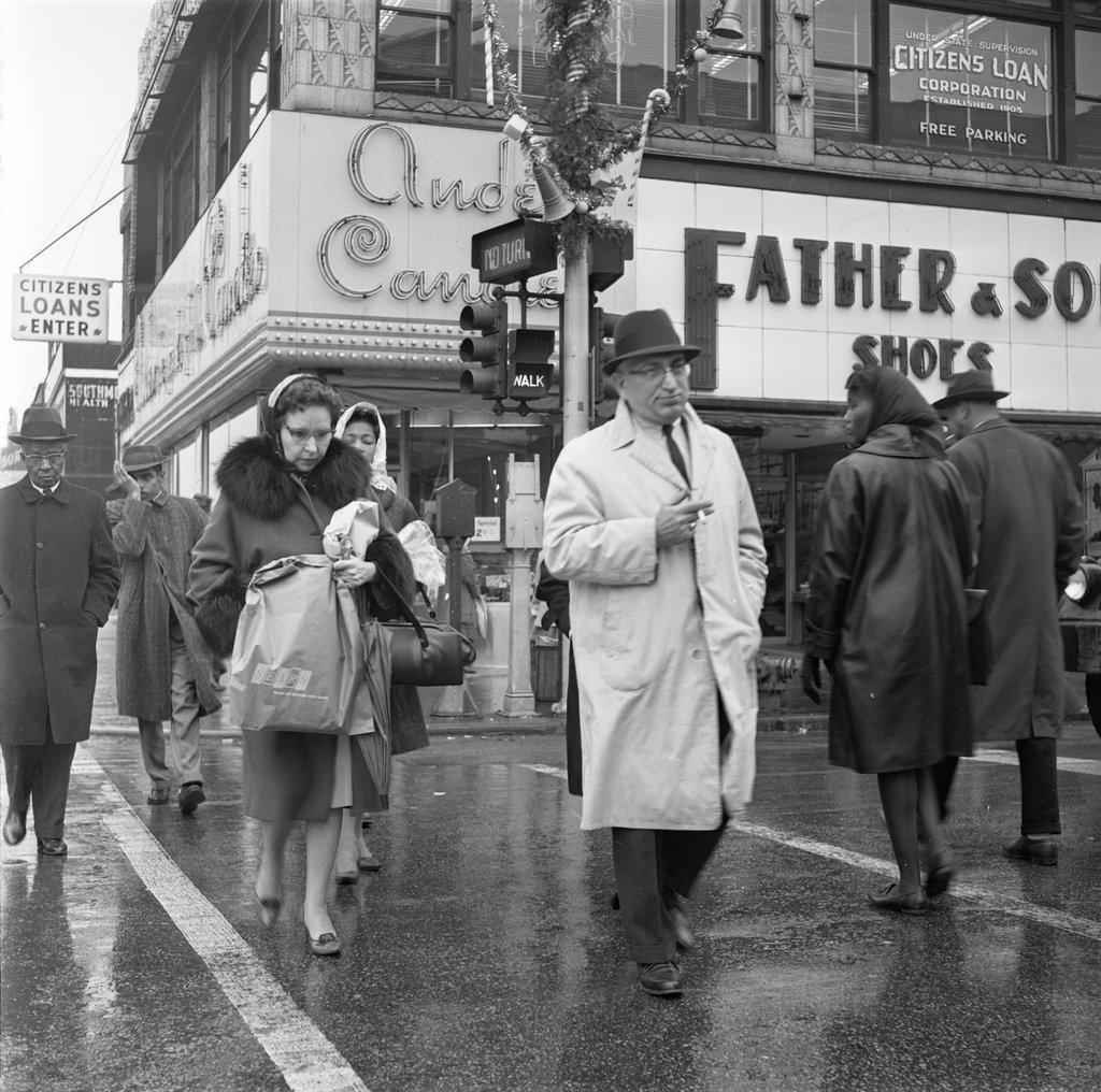 Pedestrians at 63rd and Halsted streets - Chicago Sun-Times