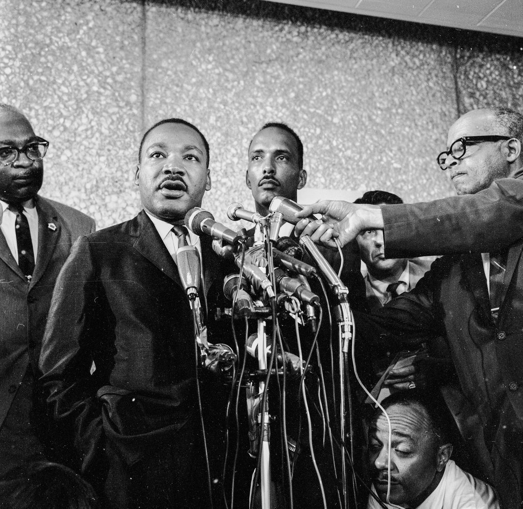 Dr. Martin Luther King Jr. arrives at O'Hare Airport - Chicago Sun-Times