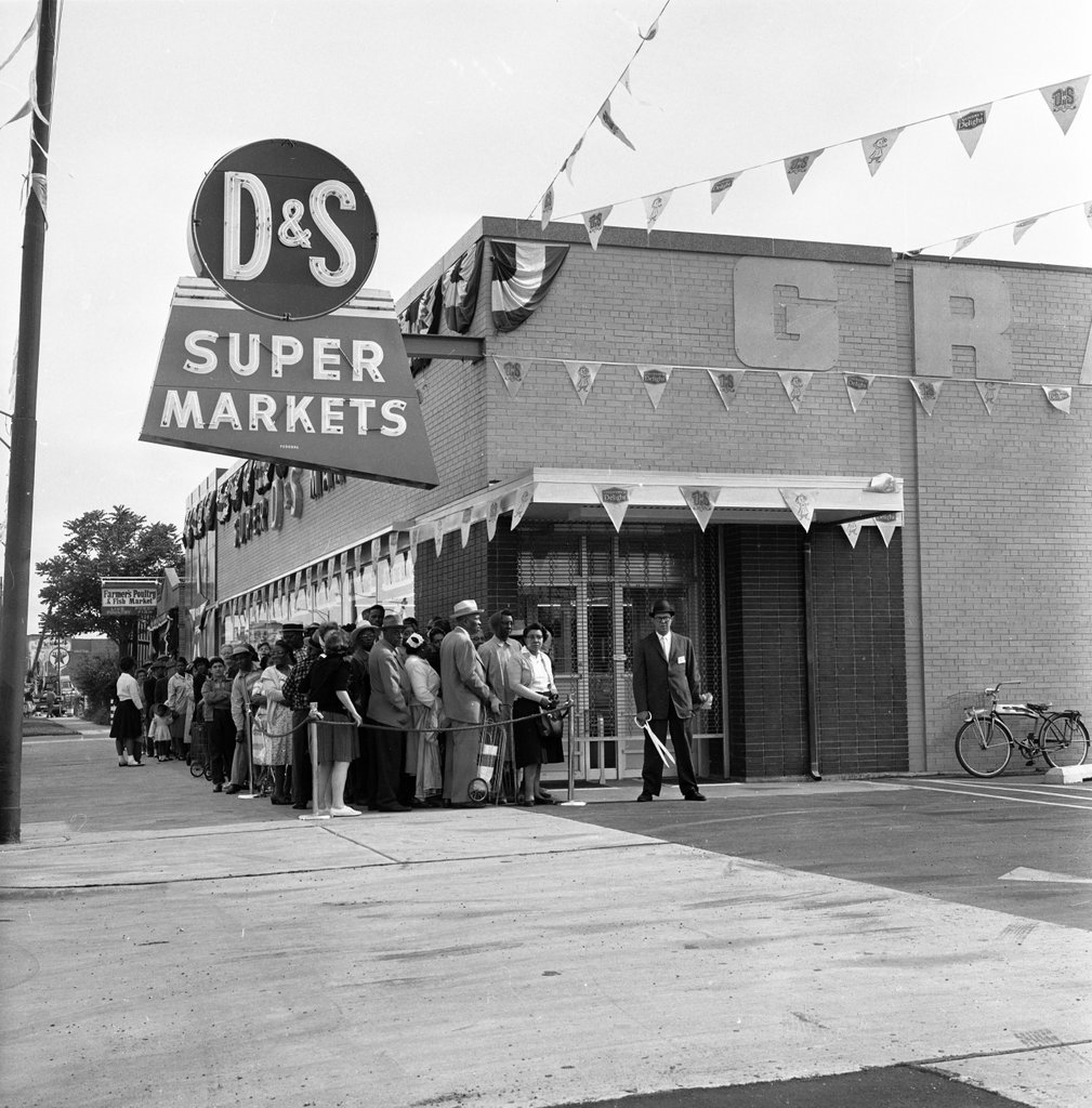 Grand opening of D&S Supermarkets in Chatham - Chicago Sun-Times