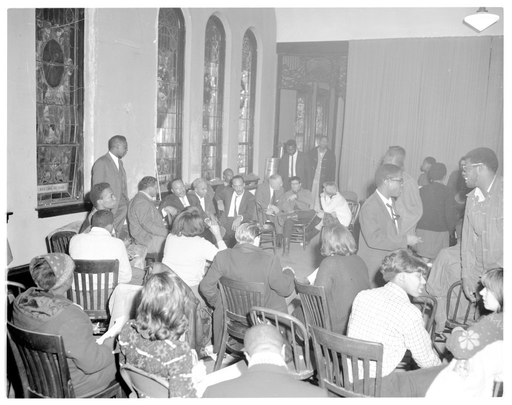 Chicago Freedom Movement mass meeting at Warren Avenue Congregational Church - Chicago Sun-Times