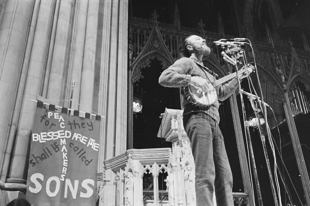 Pete Seeger performing during the Moratorium to End the War in Vietnam rally - Haun, Declan, 1937-1994