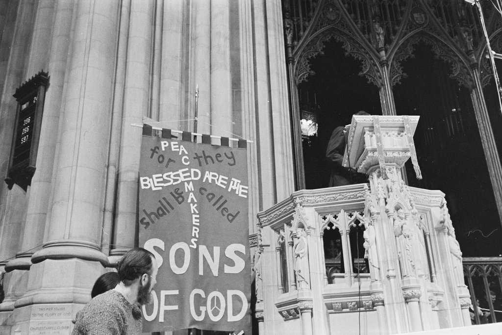 Pete Seeger at the Moratorium to End the War in Vietnam rally - Haun, Declan, 1937-1994