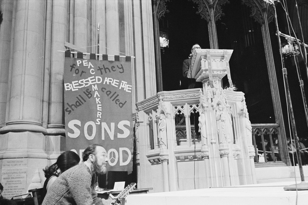 Pete Seeger at the Moratorium to End the War in Vietnam rally - Haun, Declan, 1937-1994