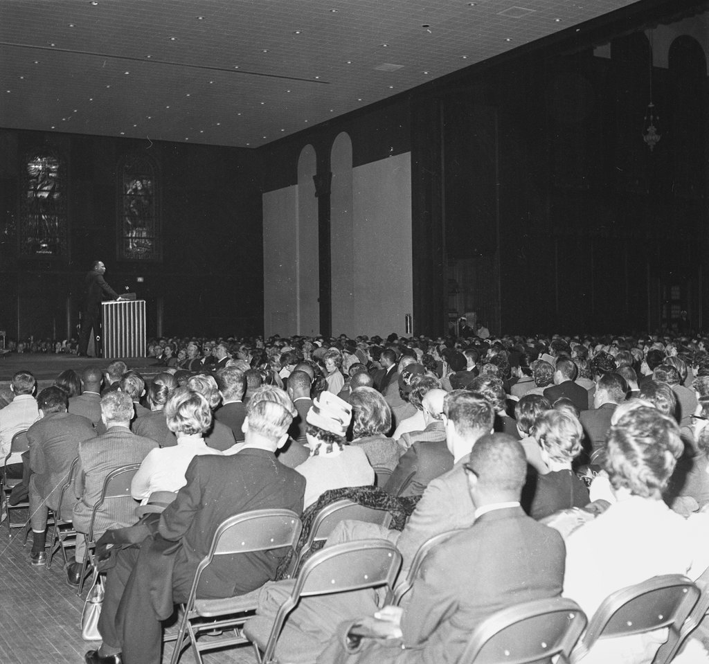 Dr. Martin Luther King Jr. speaking at Temple Sholom - Chicago Sun-Times