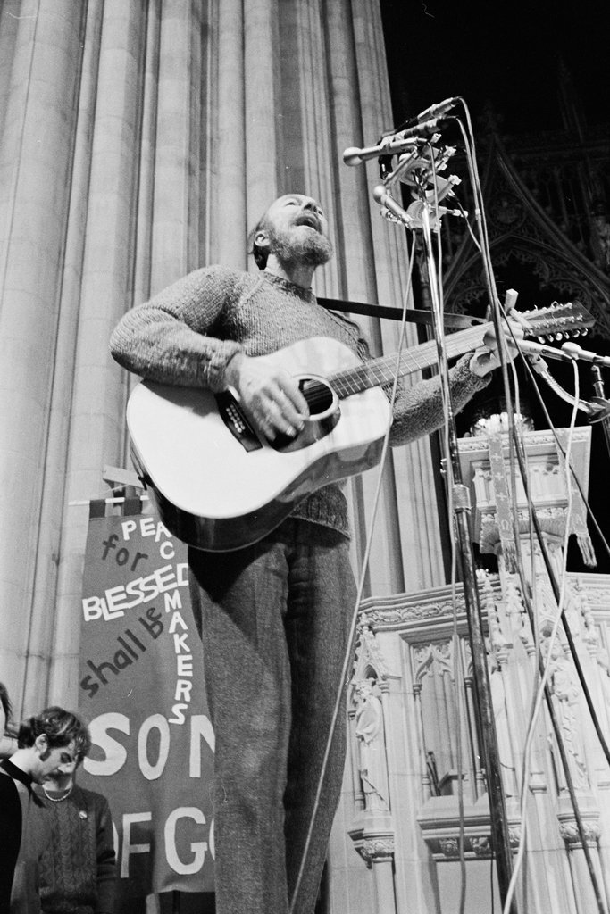 Pete Seeger performing during the Moratorium to End the War in Vietnam rally - Haun, Declan, 1937-1994